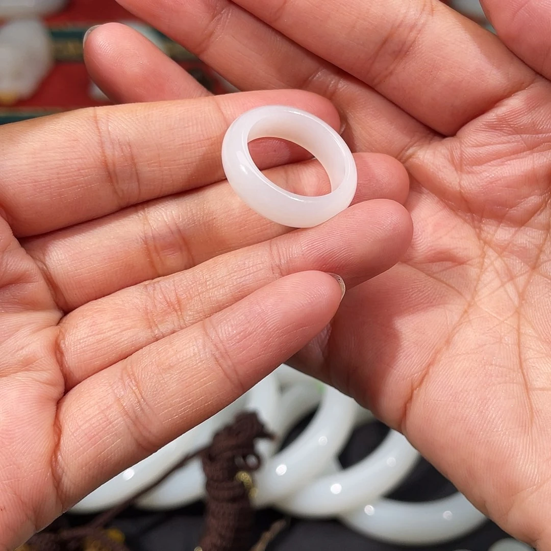 爱***妮和田玉戒指未镶嵌