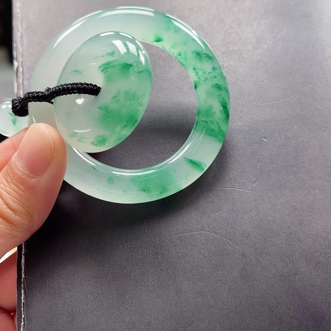 雨***颖石英质玉未镶嵌颈饰