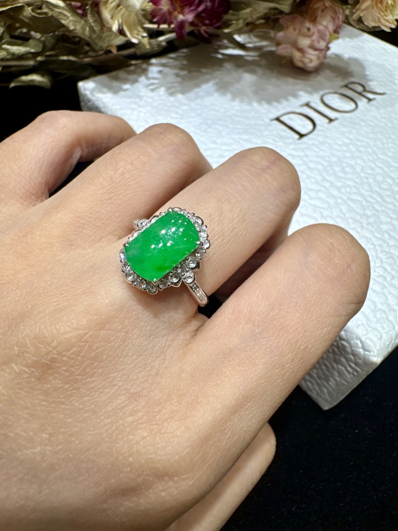 天然缅甸翡翠A货 18k金镶嵌 满绿马鞍女款戒指