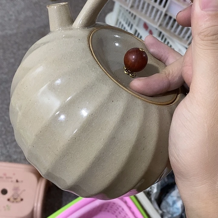 陶瓷艺术品及陶瓷壶壶