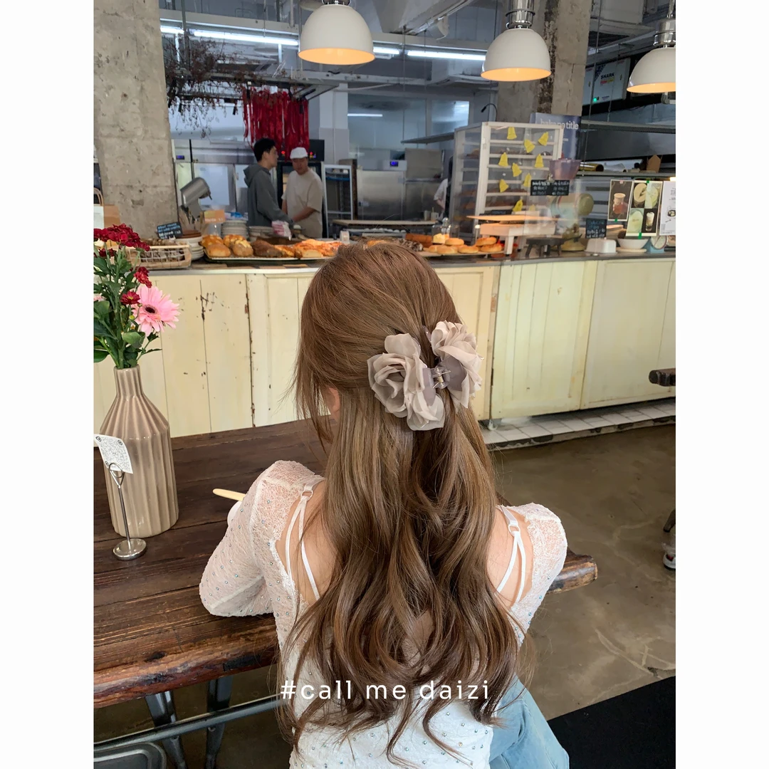 超仙纯欲氛围感花朵抓夹女2025新款立体玫瑰花半扎鲨鱼夹发饰