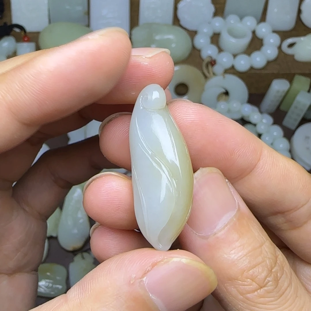 和田玉未镶嵌挂件玉兰花