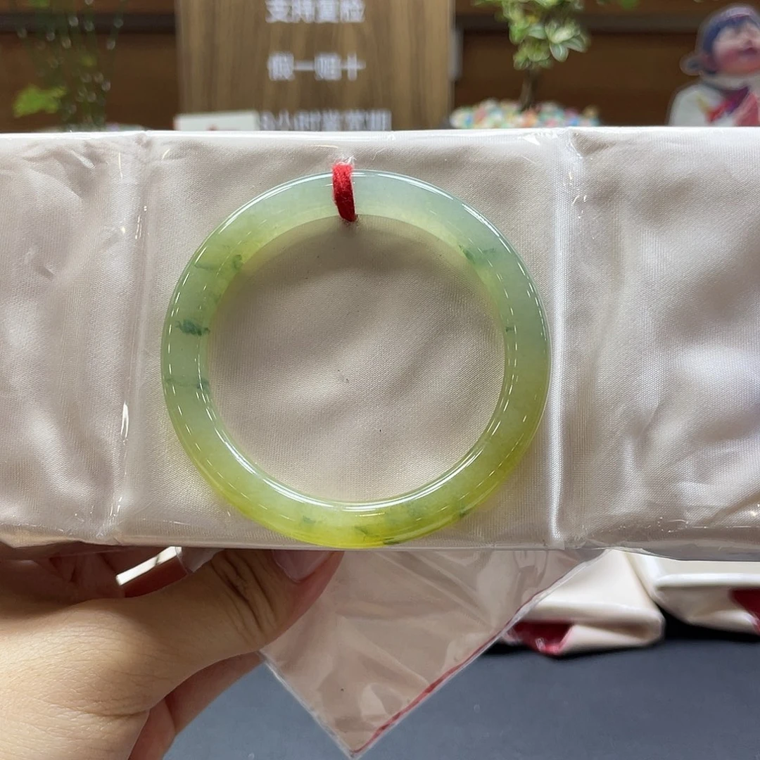 翡翠未镶嵌手镯21 号