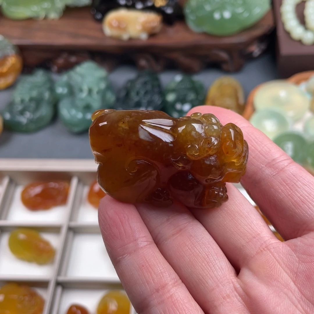 未镶嵌蛇纹石玉吊坠乔*霞