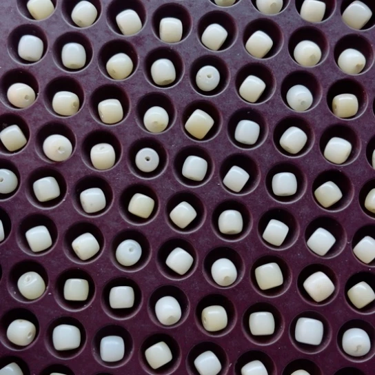 白玉菩提吊坠瑕疵8-7白玉直切200颗