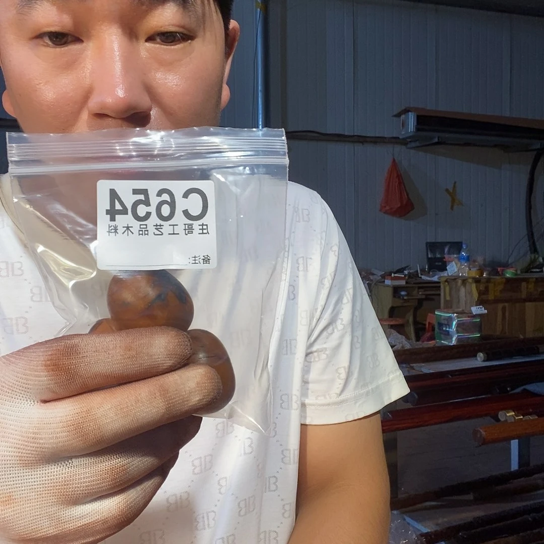 月***月香榧木在家门口摆满