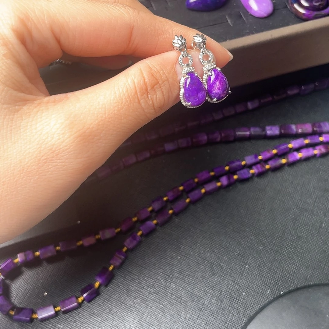 苏纪石（舒俱来）银S925镶嵌耳钉