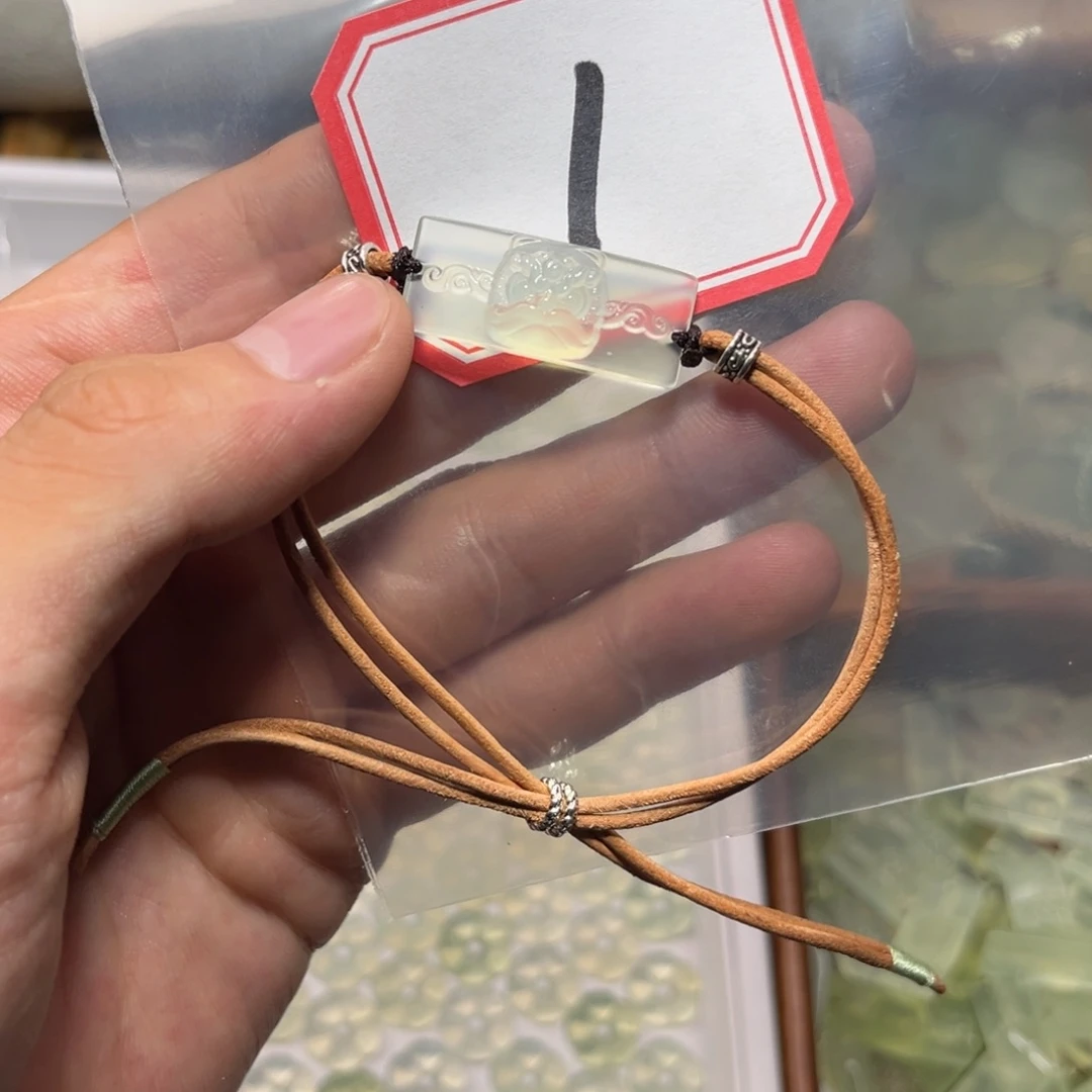 是***.蛇纹石玉合金颈饰
