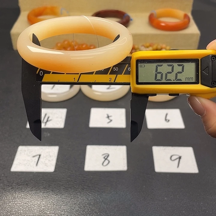 石英质玉（黄龙玉）未镶嵌手镯柿柿如意62.2