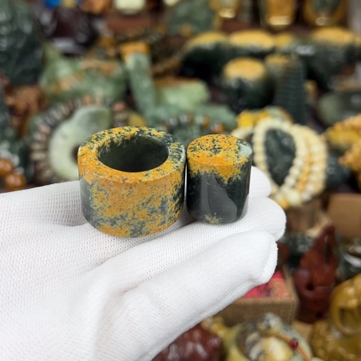 岫岩河磨玉（透闪石质玉）戒圈未镶嵌酒**品