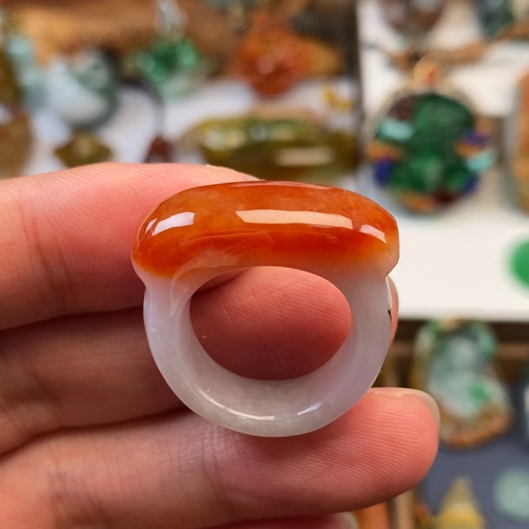 踏***梅翡翠未镶嵌颈饰马鞍