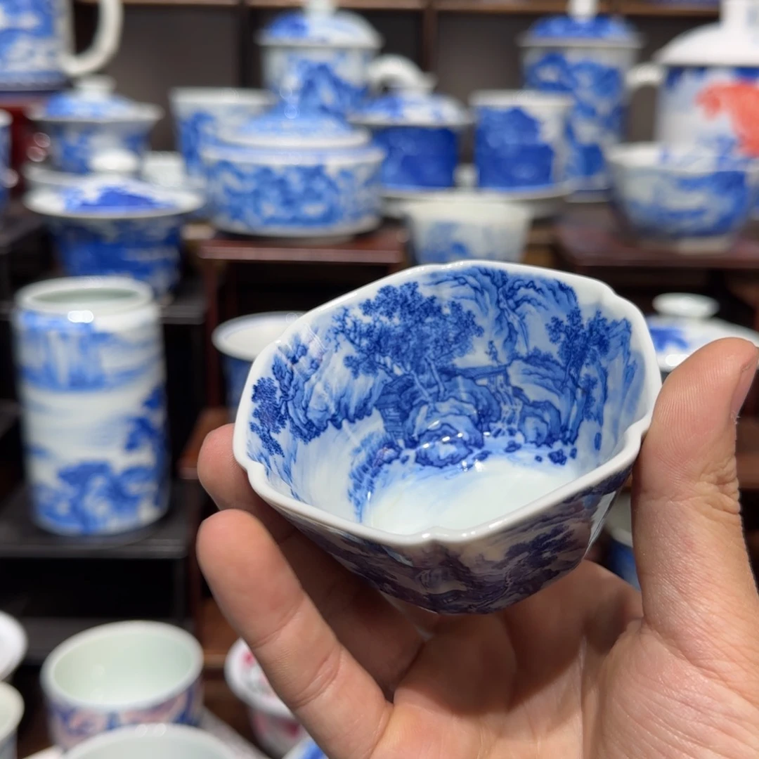 中***球六方高端青花主人杯