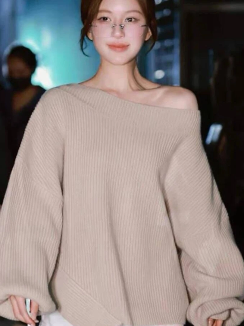 赵露思同款卡其色斜肩毛衣女秋冬宽松慵懒不规则一字肩针织衫上衣