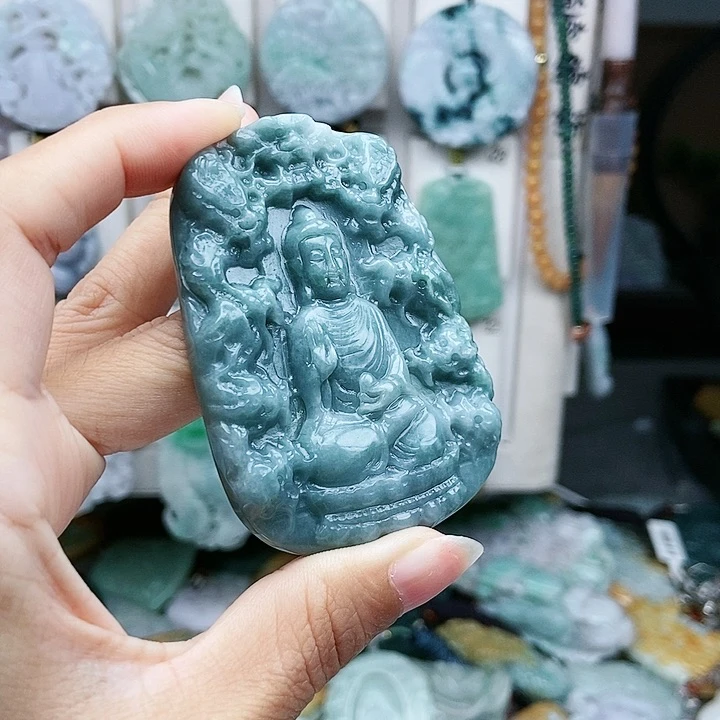 颈饰足铂镶嵌翡翠翡翠