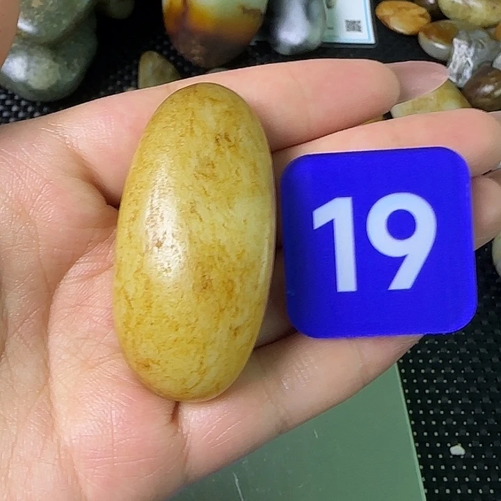 未镶嵌和田玉（糖玉）挂件
