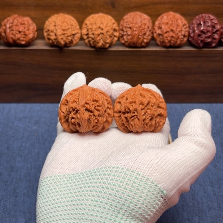 文玩核桃把件老宫灯黄点