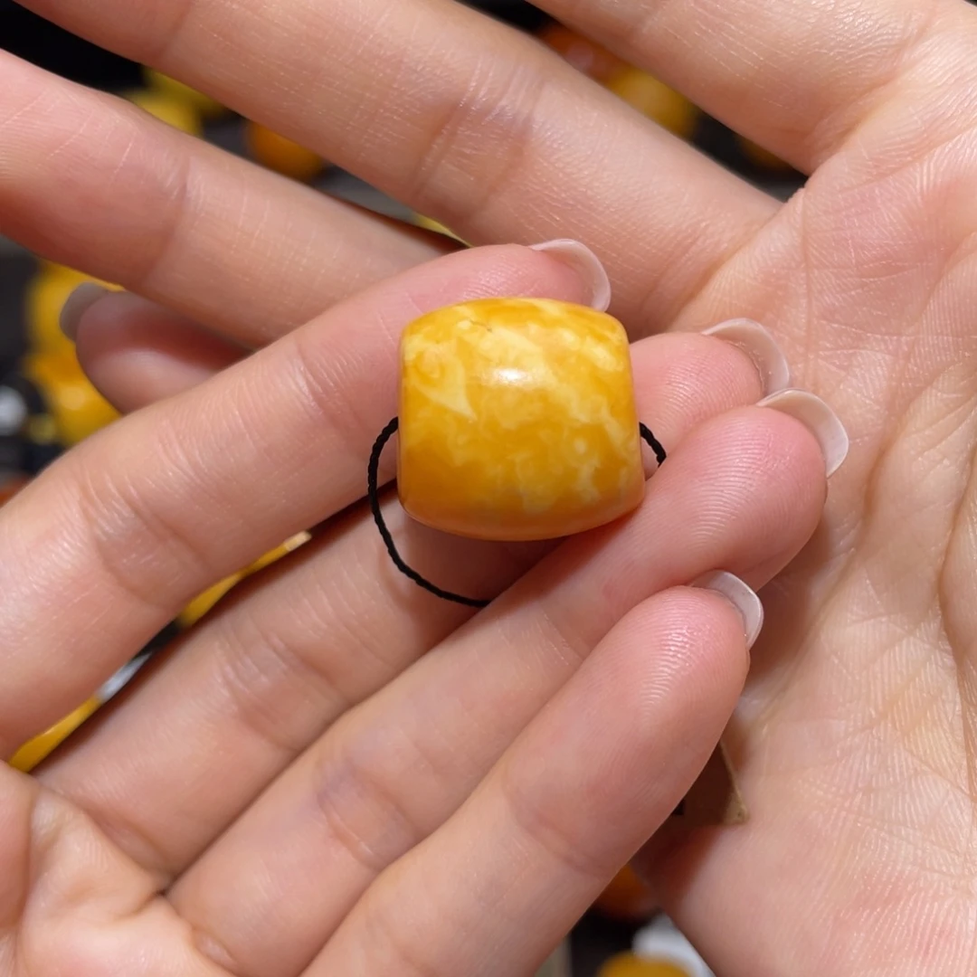 【闪购商品】琥珀裸石未镶嵌马蹄