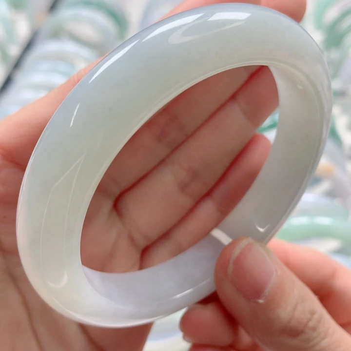 翡翠手镯未镶嵌强推！厚装完美冰晴底泥鳅背58