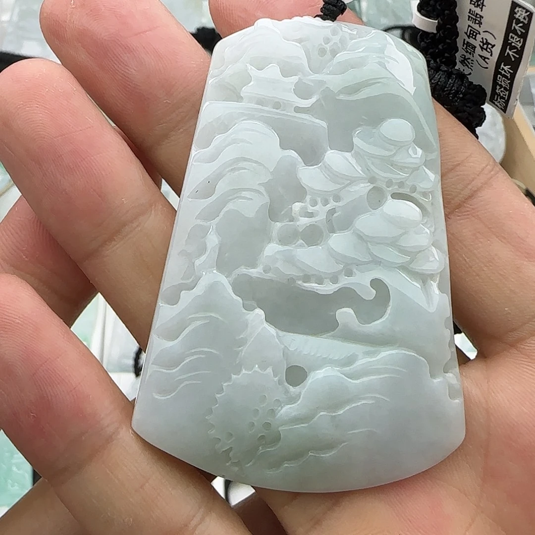 4***4翡翠未镶嵌颈饰翡翠