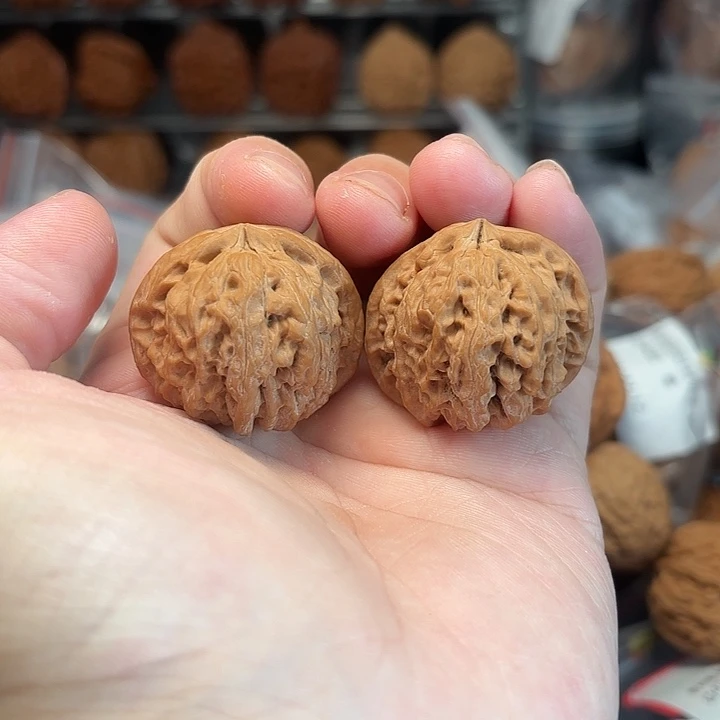 1文玩核桃盘龙十字尖35-211