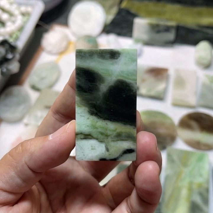 独山玉未镶嵌颈饰