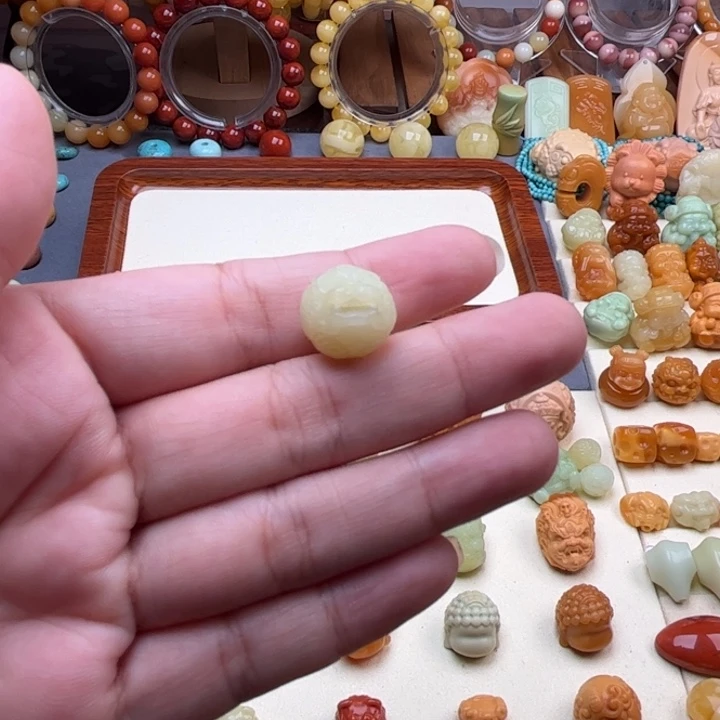 未镶嵌石英质玉（缅黄）珠宝半成品