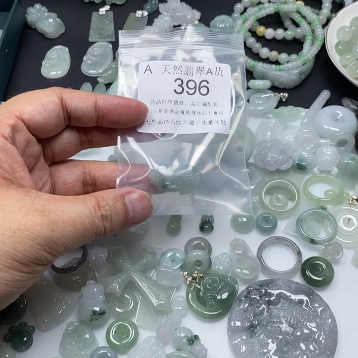 翡翠未镶嵌吊坠(不含链)A****e