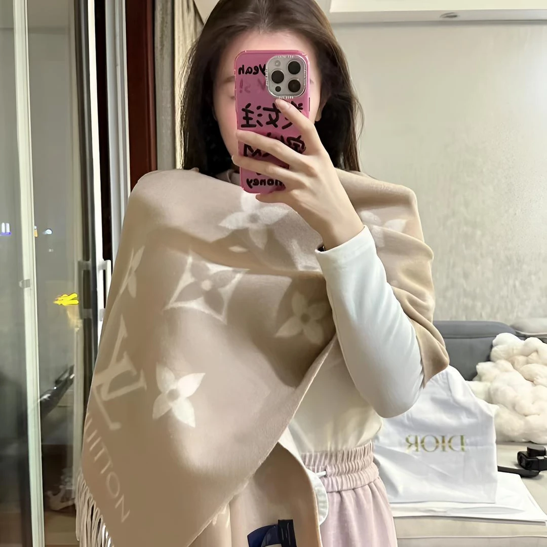 未使用 LouisVuitton/路易威登 001818 羊毛绒线围巾 全新带盒