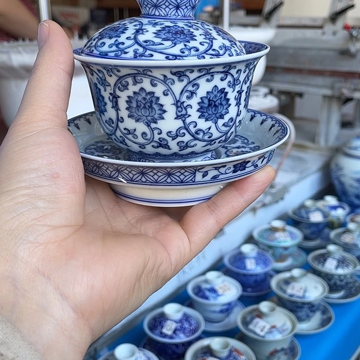 青花釉下彩盖碗哈