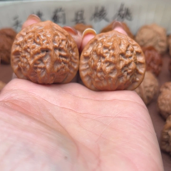 z***X吊坠文玩核桃瓷娃娃