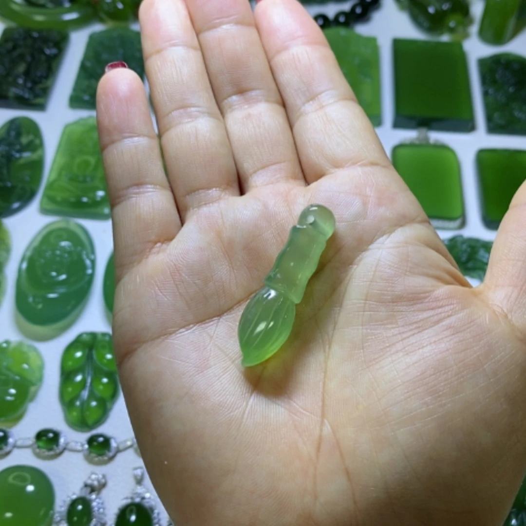 【闪购商品】蛇纹石玉颈饰未镶嵌