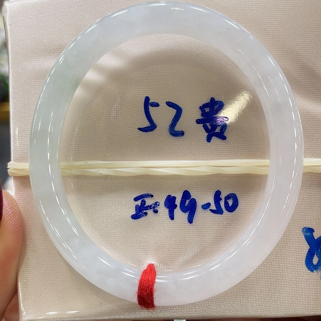 翡翠手镯未镶嵌翡翠手镯