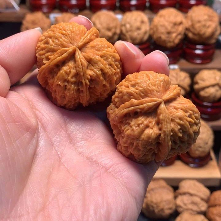 吊坠桃核蚂蚁纹三棱44尺寸