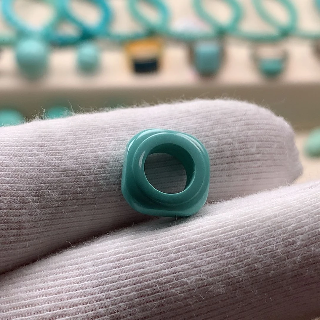 绿松石未镶嵌颈饰