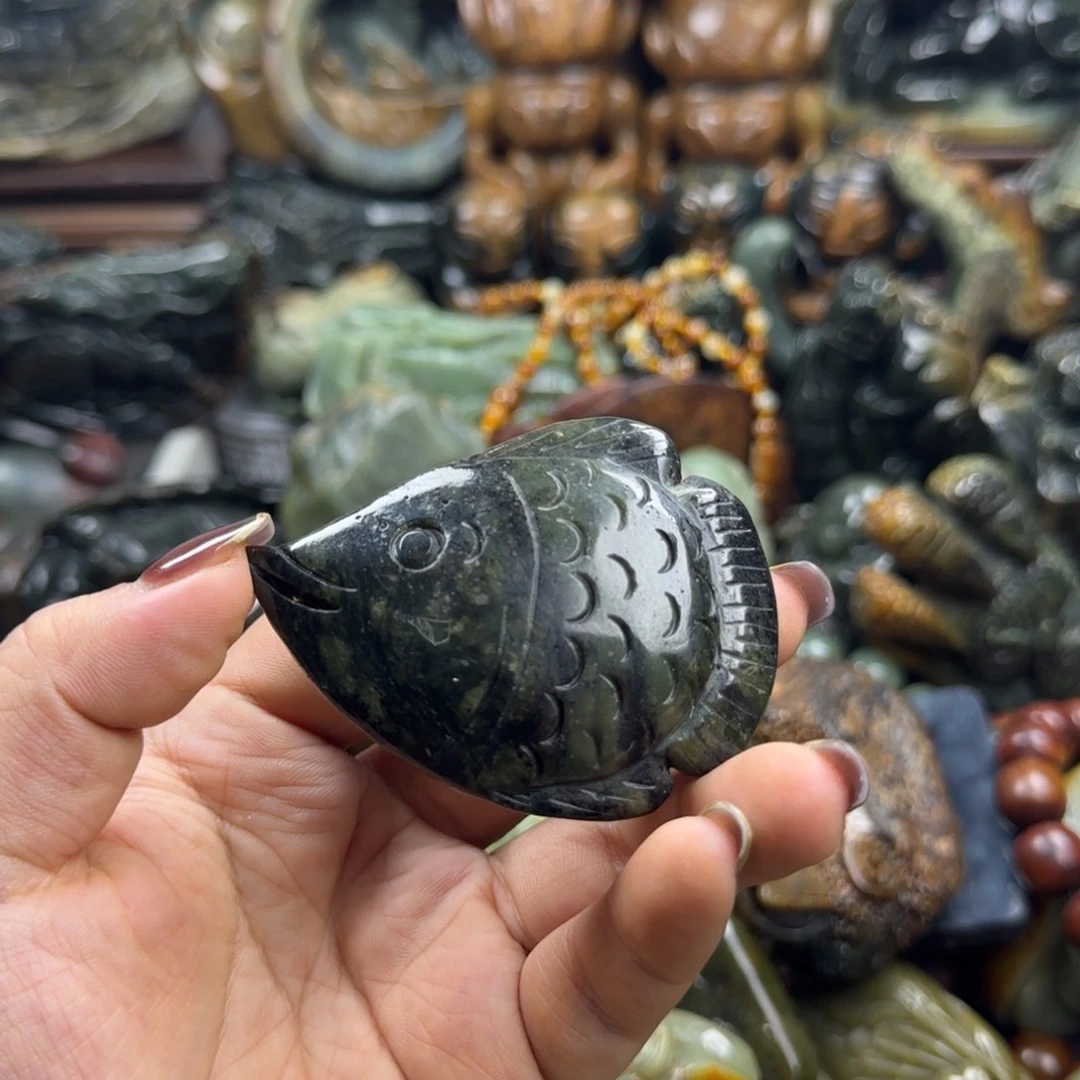 透闪石质玉未镶嵌珠宝奇石