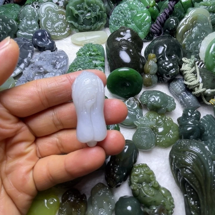 和田玉未镶嵌颈饰