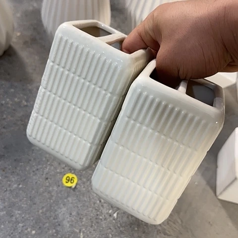 瓶瑕疵2个横放陶瓷组合