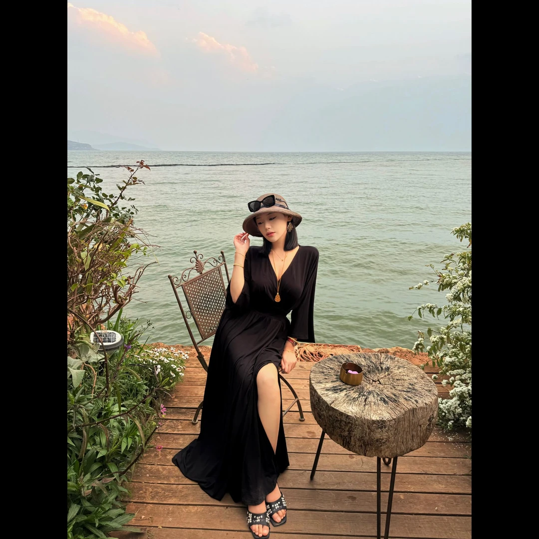 刘婆子店铺款【巴黎画报】夏季纯色老钱风高腰V领气质连衣裙D1849