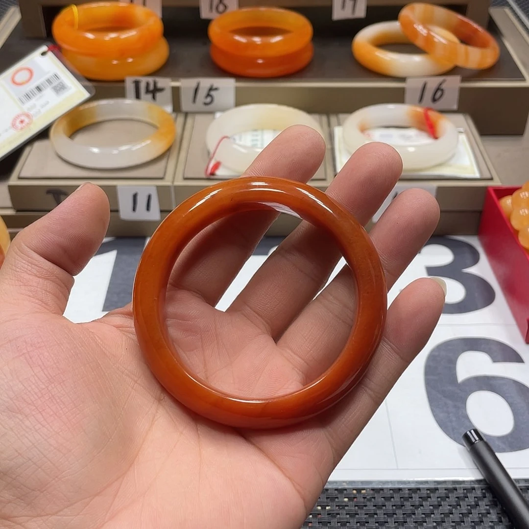 未镶嵌石英质玉（黄龙玉）手镯李*