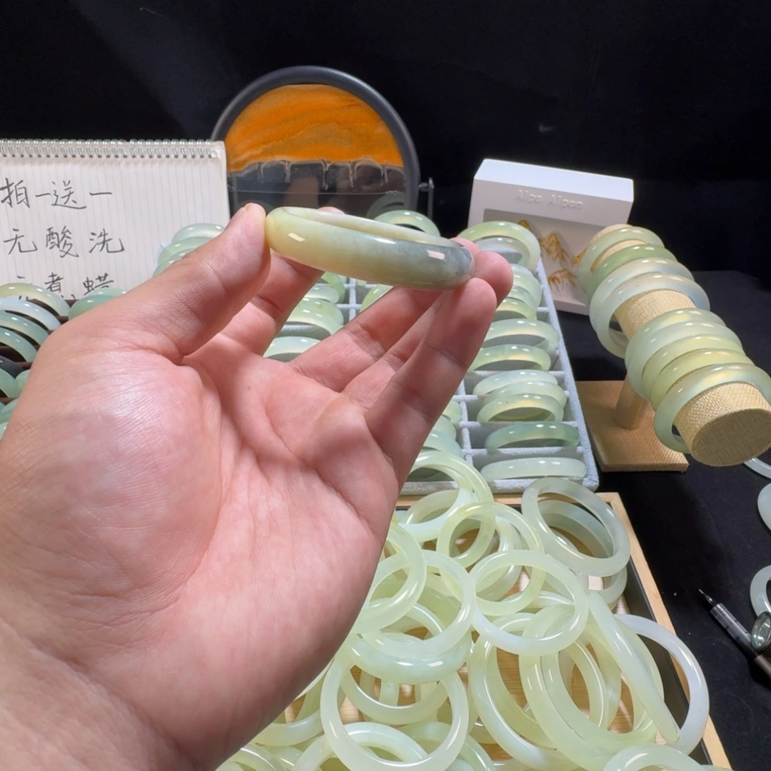 用***风蛇纹石玉未镶嵌手镯