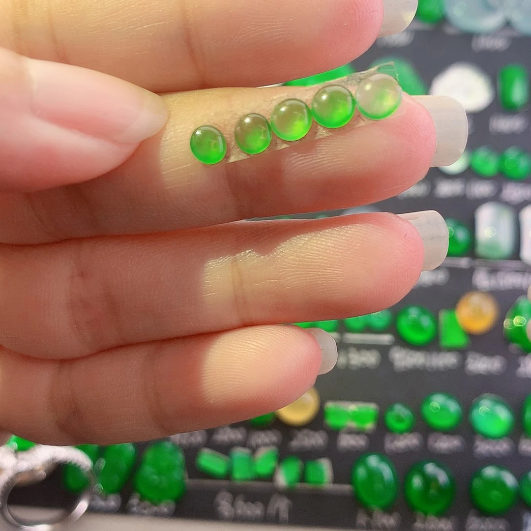 【闪购商品】翡翠未镶嵌颈饰绿蛋5个