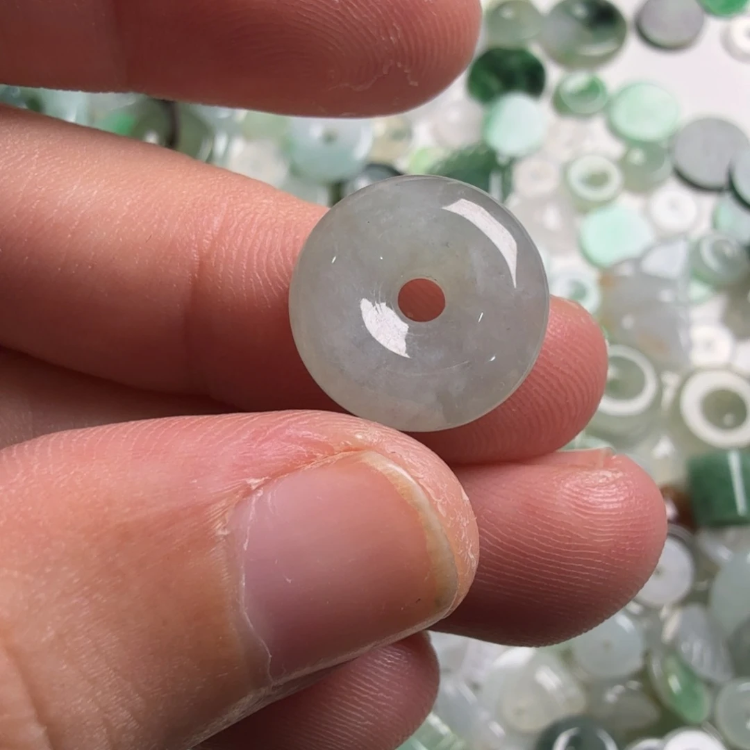 翡翠未镶嵌颈饰44