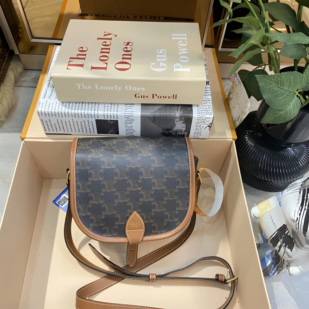 95新 Celine/思琳 98新经典老花凯旋门马鞍包翻盖0180