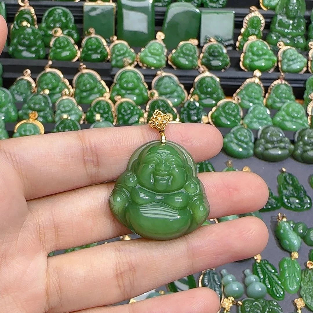 颈饰18K金镶嵌和田玉（碧玉）