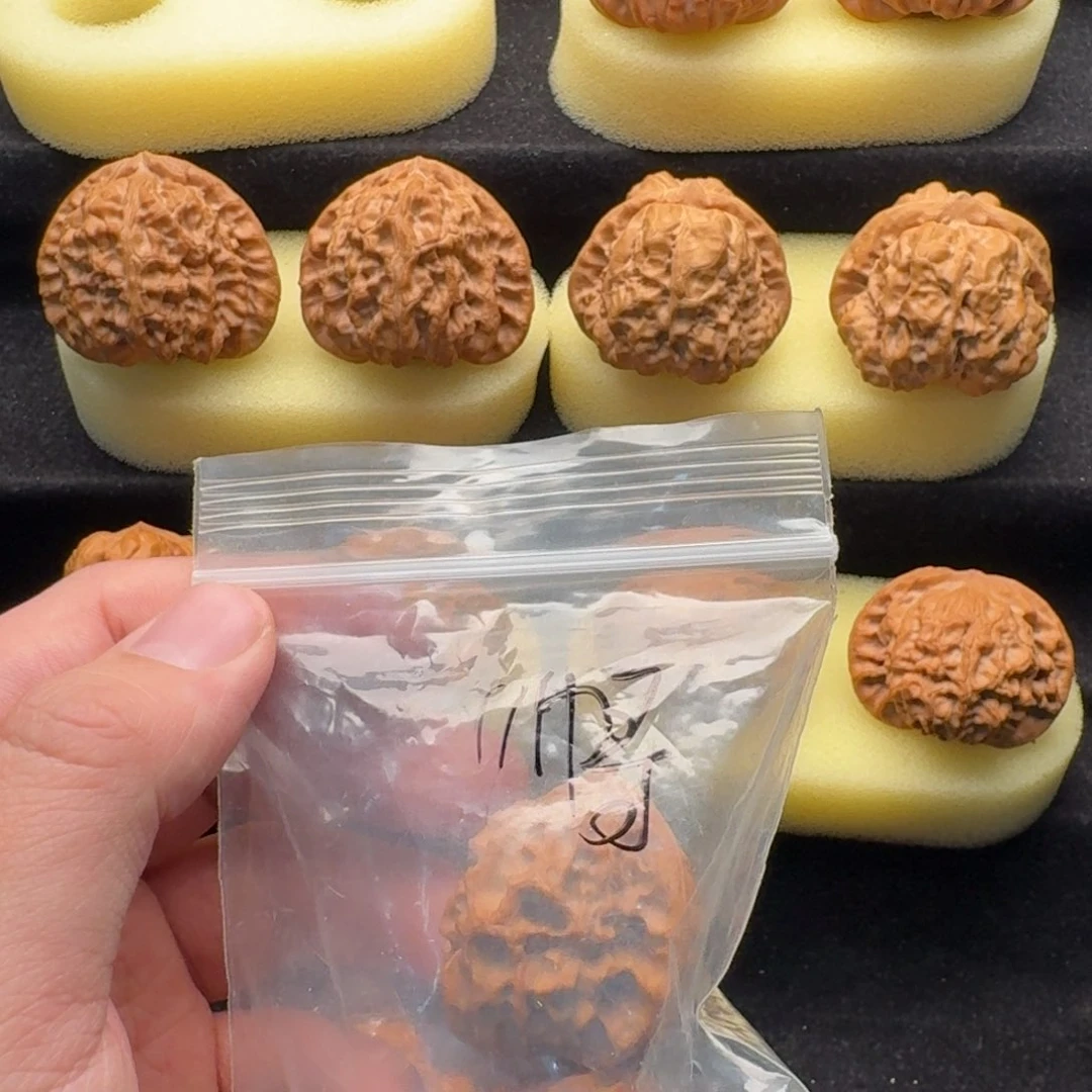 文玩核桃吊坠是**哥33龙鳞