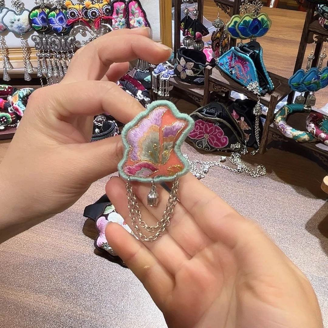 刺绣蝴蝶胸针111111