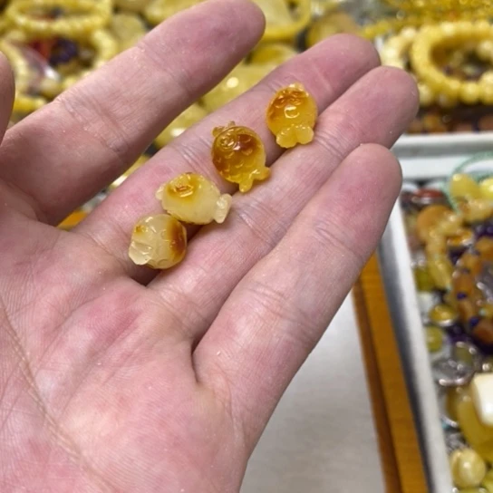 蜜蜡未镶嵌裸石多样性发货其一