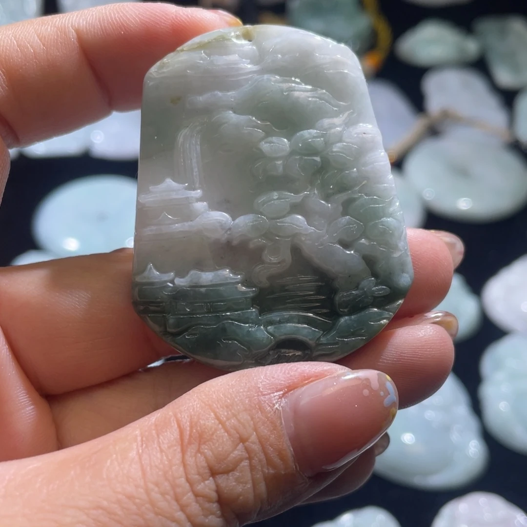 翡翠未镶嵌颈饰山水