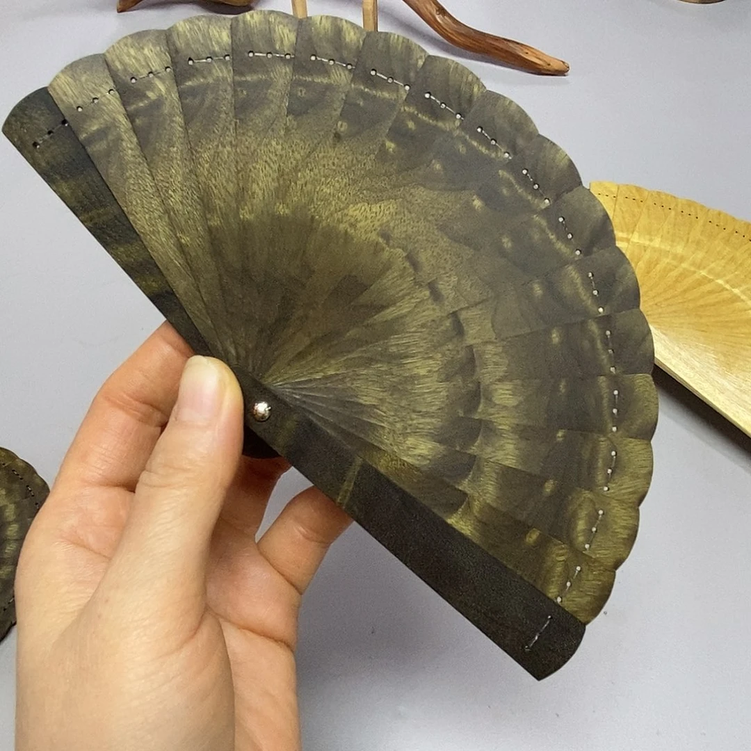 楠木海****狼金丝楠木10折扇