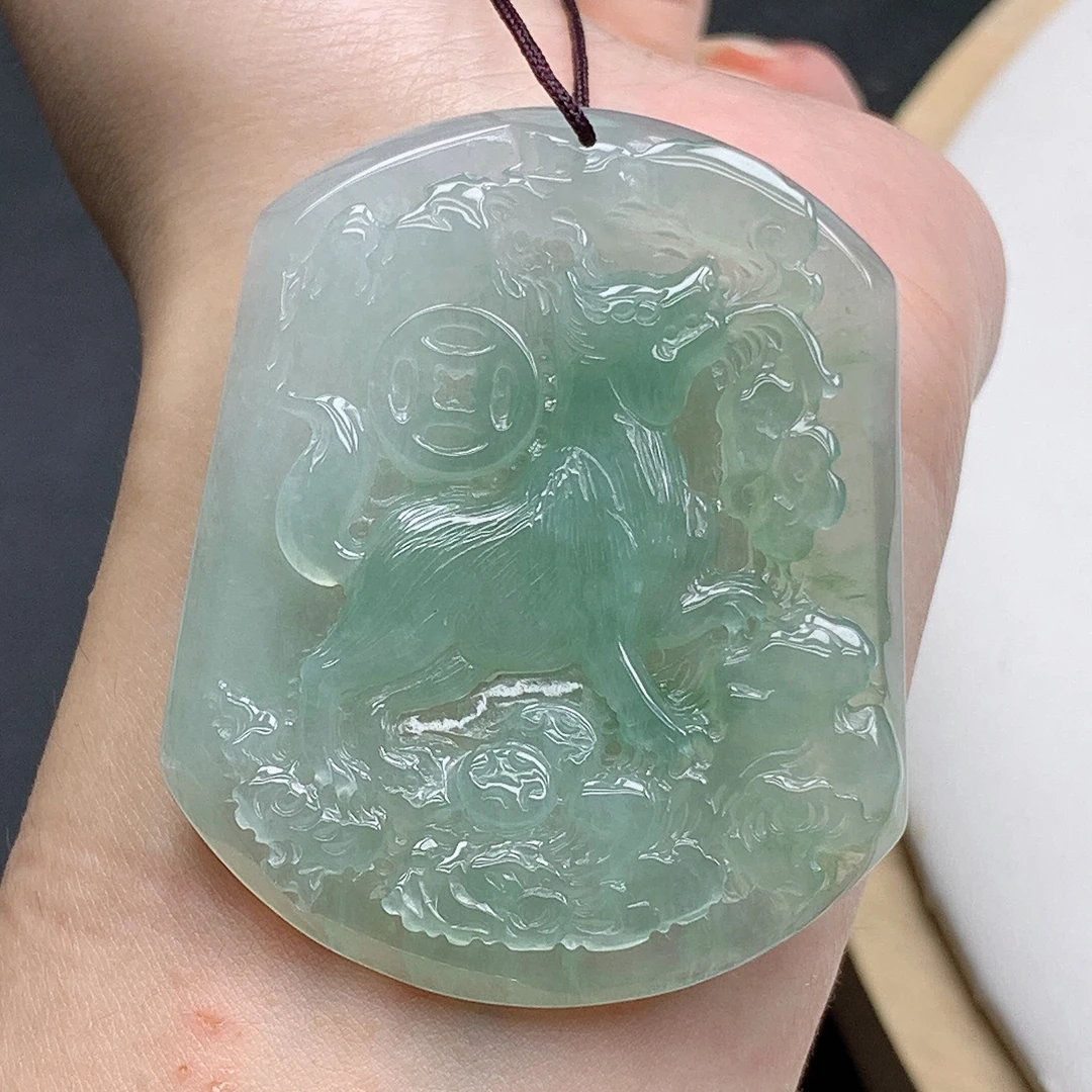 缅甸天然A货翡翠冰润飘绿生肖狗吊坠53.7*44*6.1mm